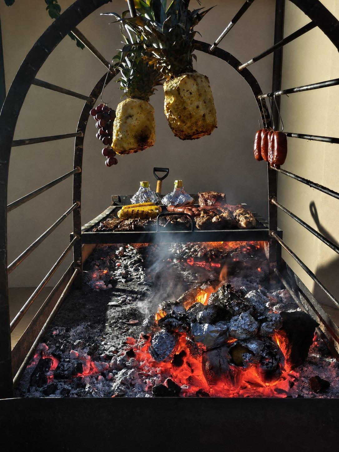 Parrilla criolla con brasas